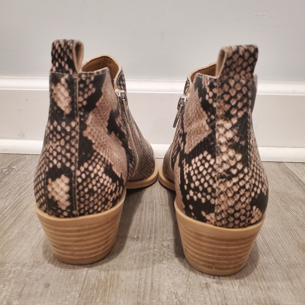 NEW DOLCE VITA Westa Bootie Snake Print - Picture 3 of 5